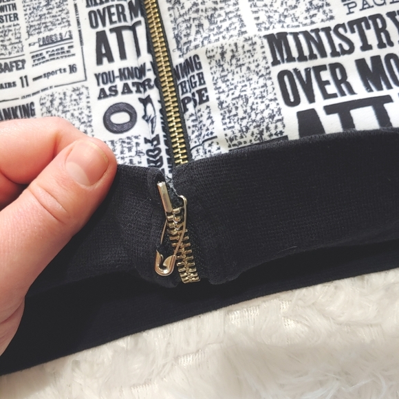 Blackmilk Harry Potter Daily Prophet Newspaper Bomber Size Large - Picture 15 of 15